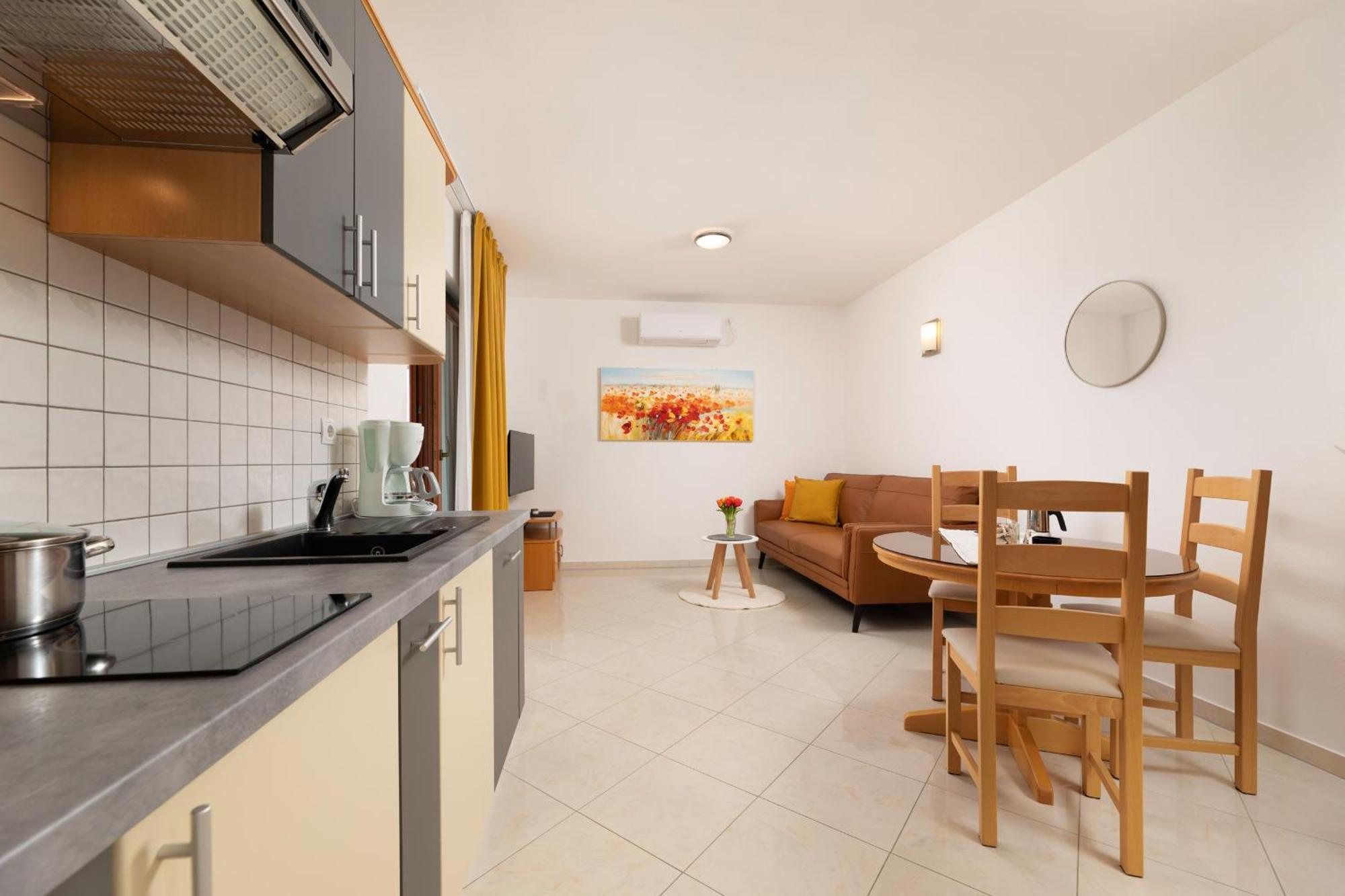 מאלינסקה Apartments Kvarner 2 מראה חיצוני תמונה