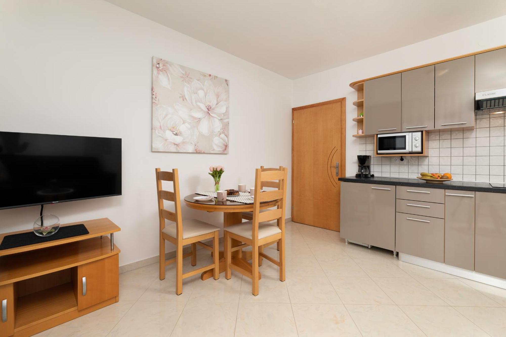 מאלינסקה Apartments Kvarner 2 מראה חיצוני תמונה